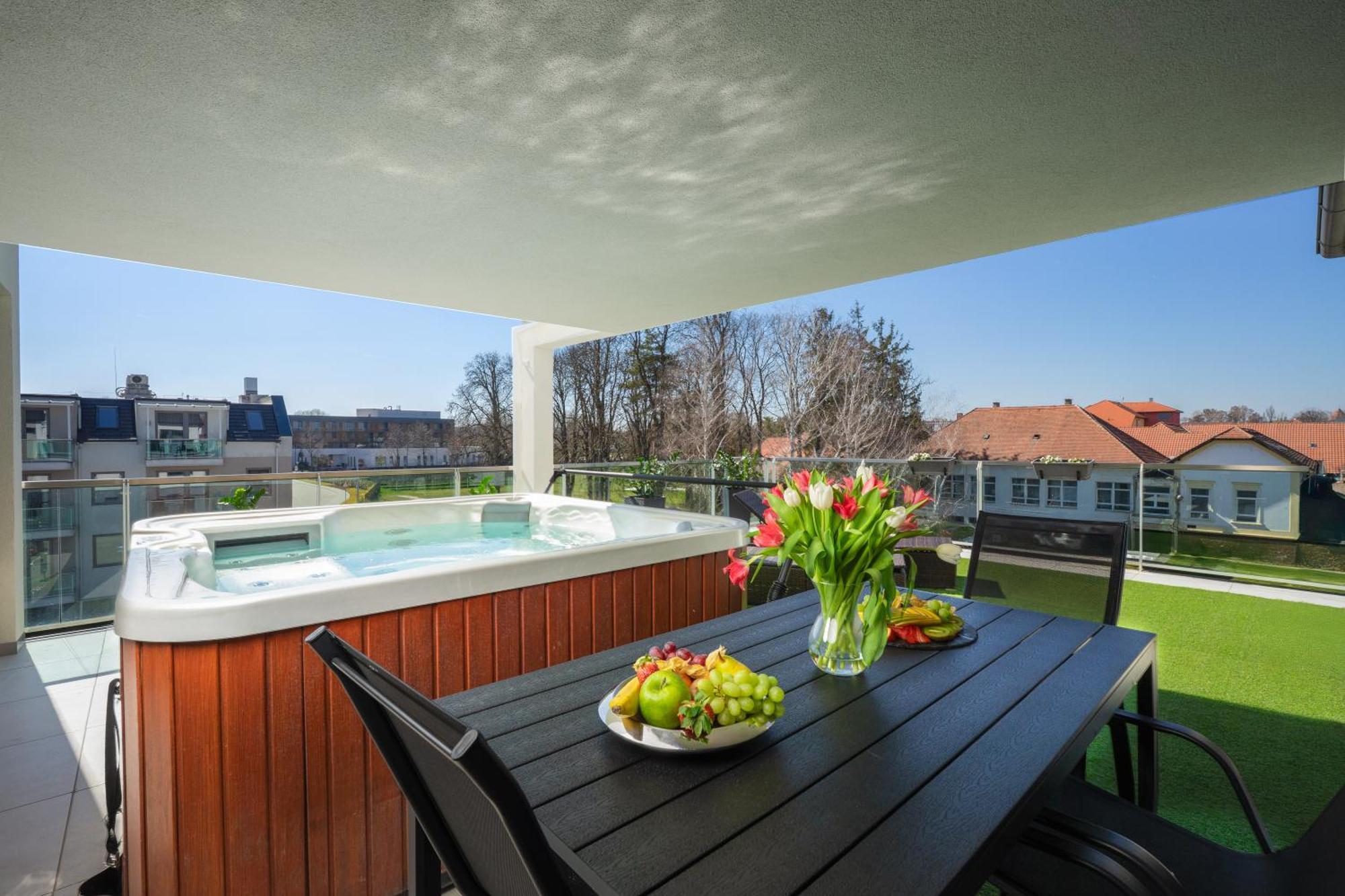 Onyx Luxury Aparthotel Sarvar Exterior photo