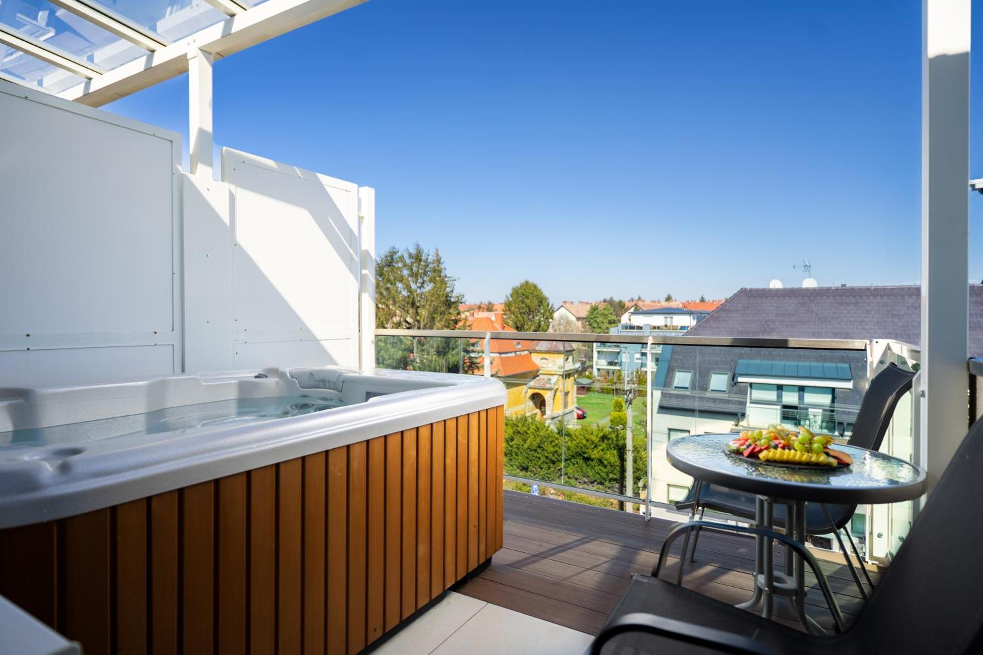 Onyx Luxury Aparthotel Sarvar Exterior photo